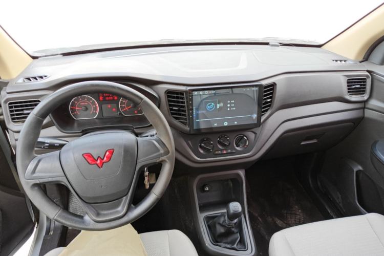 Used Wuling Hongguang V 2022 1.5L Jingqu Edition Enclosed-Window Vehicle with Hydraulic Power Steering LAR Center Console