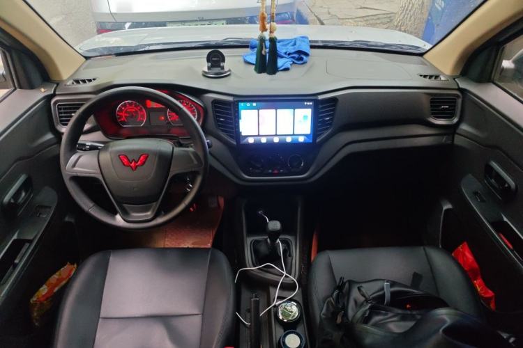Used Wuling Hongguang V 2022 1.5L Jingqu Version Hydraulic Power Steering LAR Center Console