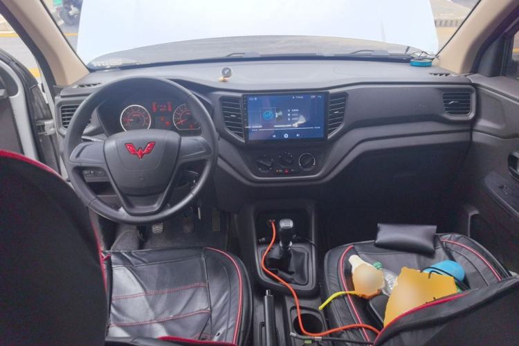 Used Wuling Hongguang V 2022 1.5L Jingqu Version Hydraulic Power Steering LAR Center Console