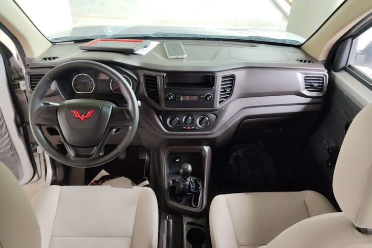 Used Wuling Hongguang V 2022 1.5L Jingqu Version Hydraulic Power Steering LAR Center Console