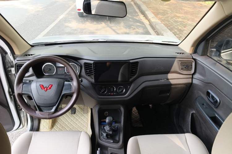 Used Wuling Hongguang V 2022 1.5L Enjoy Edition Electric-Powered LAR Center Console