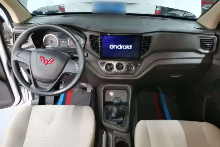 Used Wuling Hongguang V 2022 1.5L Jingqu Edition Electric-Assist LAR Center Console