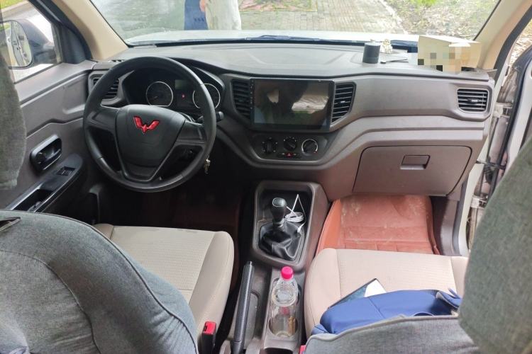 Used Wuling Hongguang V 2022 1.5L Jingqu Version Hydraulic Power Steering LAR Center Console