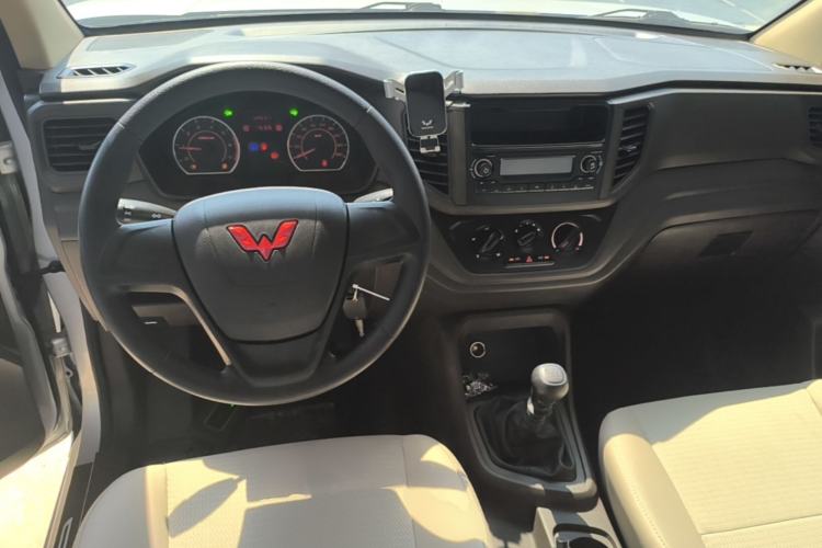 Used Wuling Hongguang V 2022 1.5L Jingqu Version Hydraulic Power Steering LAR Center Console