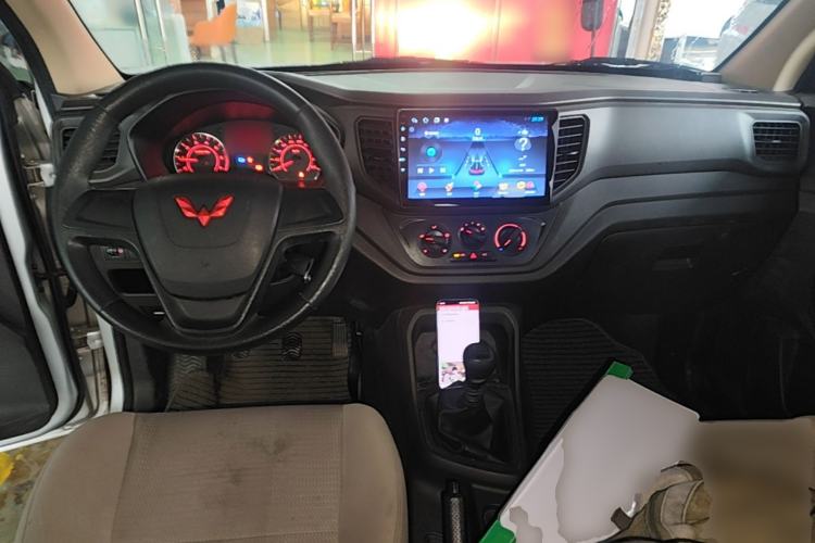 Used Wuling Hongguang V 2022 1.5L Jingqu Version Hydraulic Power Steering LAR Center Console