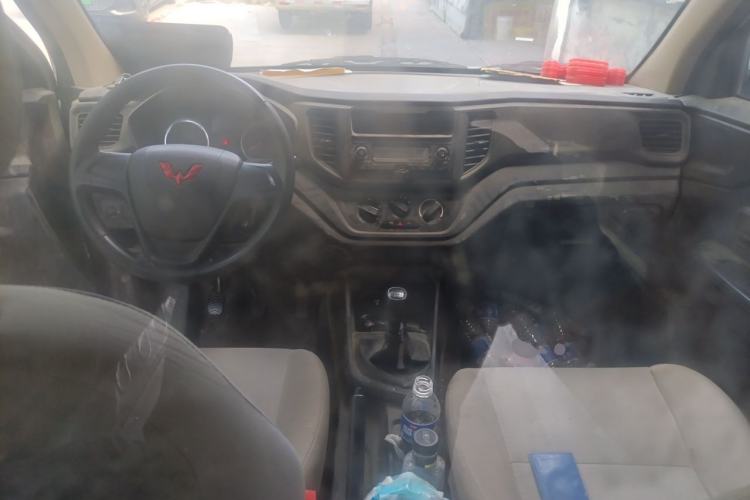 Used Wuling Hongguang V 2022 1.5L Jingqu Edition Enclosed-Window Vehicle with Hydraulic Power Steering LAR Center Console