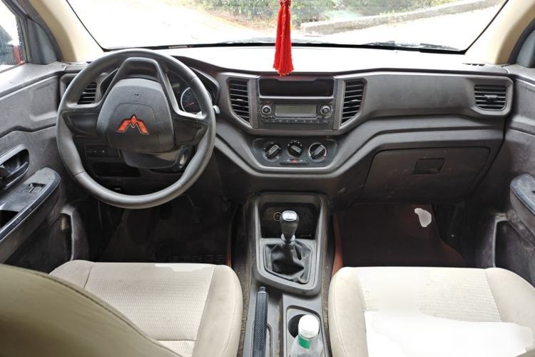 Used Wuling Hongguang V 2022 1.5L Jingqu Edition Enclosed-Window Vehicle with Electric Power Steering LAR Center Console