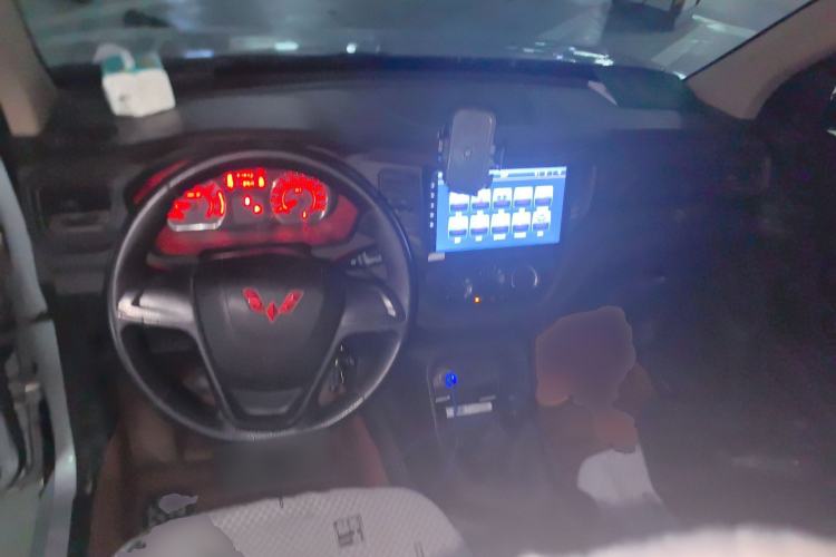 Used Wuling Hongguang V 2022 1.5L Jingqu Version Hydraulic Power Steering LAR Center Console