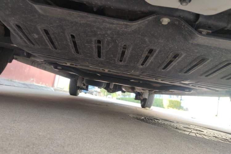 Used Wuling Hongguang V 2022 1.5L Jingqu Version Hydraulic Power Steering LAR Chassis Front