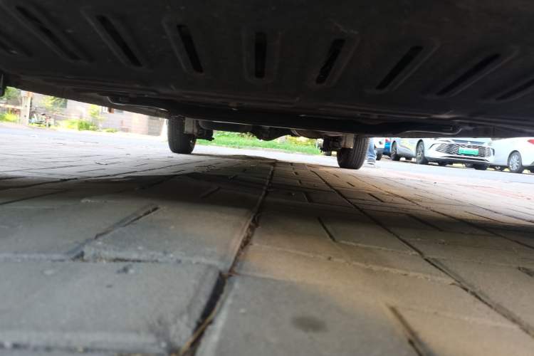 Used Wuling Hongguang V 2022 1.5L Jingqu Version Hydraulic Power Steering LAR Chassis Front