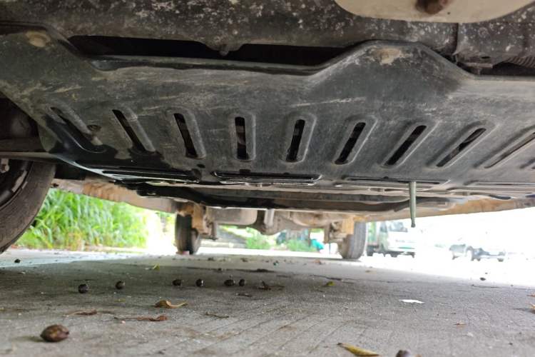 Used Wuling Hongguang V 2022 1.5L Jingqu Version Hydraulic Power Steering LAR Chassis Front