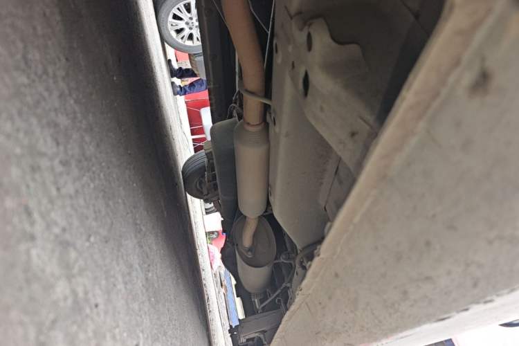 Used Wuling Hongguang V 2022 1.5L Jingqu Edition Electric-Assist LAR Chassis Front Left