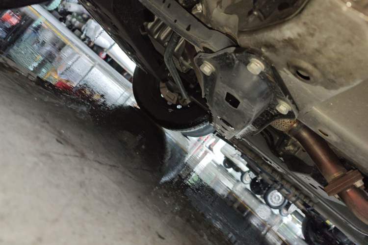Used Wuling Hongguang V 2022 1.5L Jingqu Edition Electric-Assist LAR Chassis Front Left