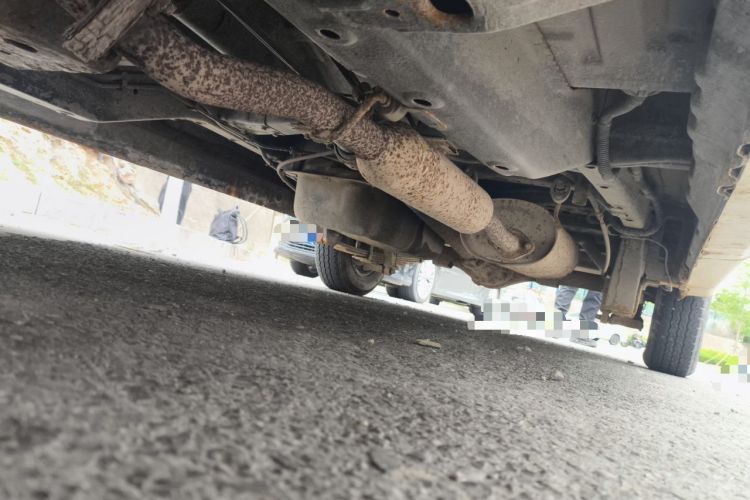 Used Wuling Hongguang V 2022 1.5L Jingqu Edition Enclosed-Window Vehicle with Hydraulic Power Steering LAR Chassis Front Left