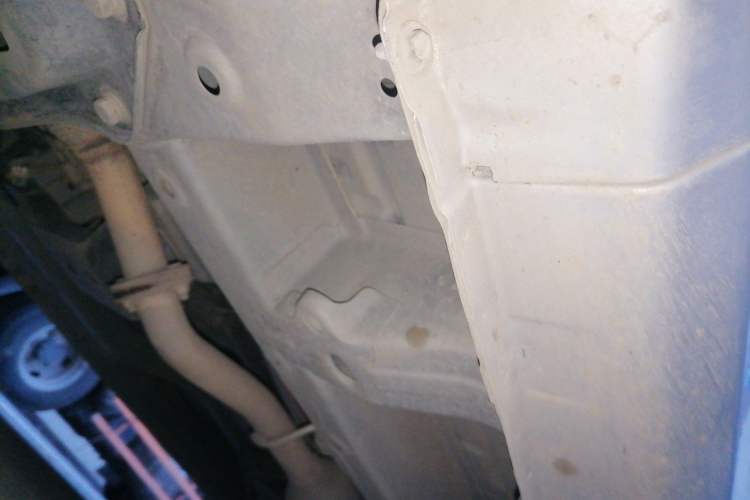 Used Wuling Hongguang V 2022 1.5L Jingqu Edition Enclosed-Window Vehicle with Hydraulic Power Steering LAR Chassis Front Left