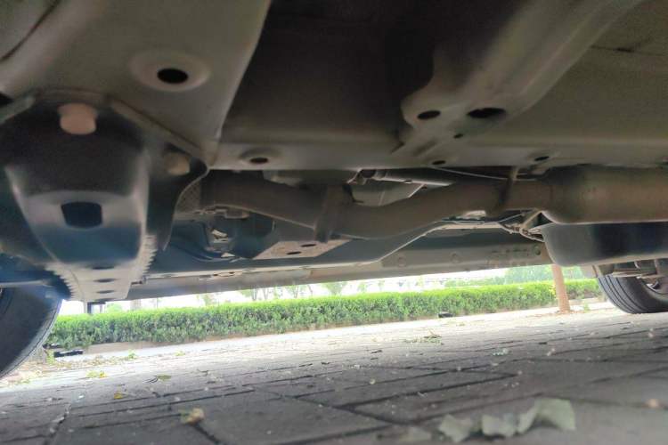 Used Wuling Hongguang V 2022 1.5L Jingqu Edition Enclosed-Window Vehicle with Hydraulic Power Steering LAR Chassis Front Left