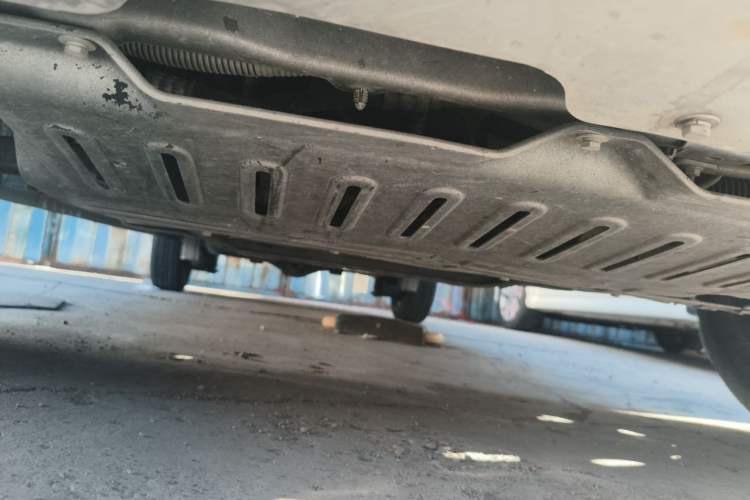 Used Wuling Hongguang V 2022 1.5L Jingqu Version Hydraulic Power Steering LAR Chassis Front