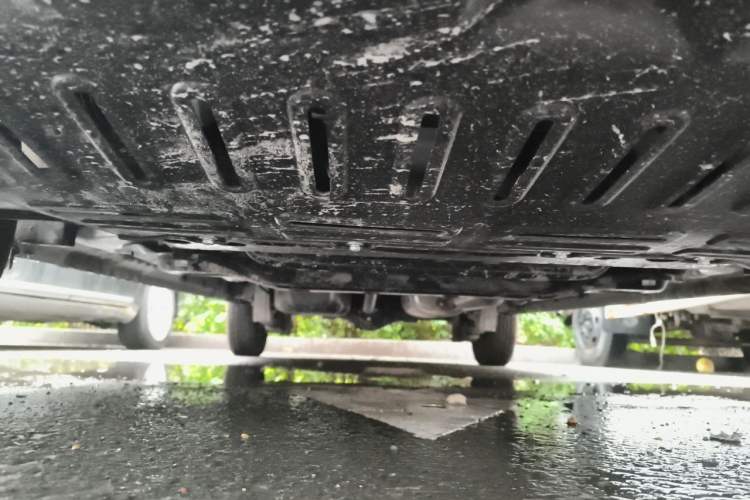Used Wuling Hongguang V 2022 1.5L Jingqu Edition Electric-Assist LAR Chassis Front