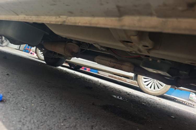 Used Wuling Hongguang V 2022 1.5L Jingqu Edition Enclosed-Window Vehicle with Hydraulic Power Steering LAR Chassis Front Right