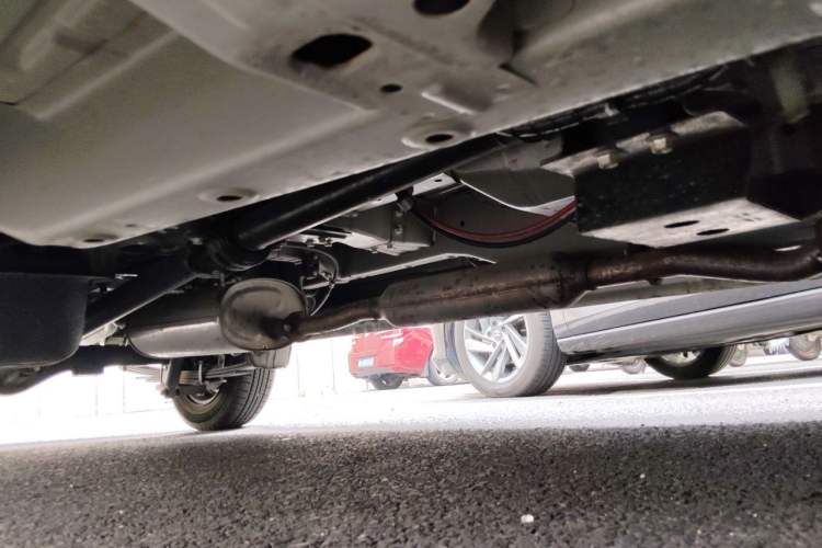 Used Wuling Hongguang V 2022 1.5L Jingqu Version Hydraulic Power Steering LAR Chassis Front Right