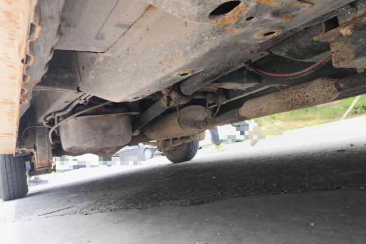 Used Wuling Hongguang V 2022 1.5L Jingqu Edition Enclosed-Window Vehicle with Hydraulic Power Steering LAR Chassis Front Right