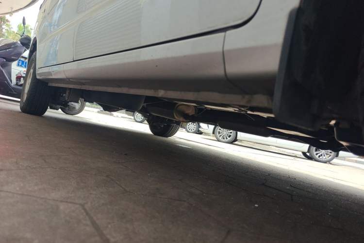 Used Wuling Hongguang V 2022 1.5L Jingqu Edition Electric-Assist LAR Chassis Front Right