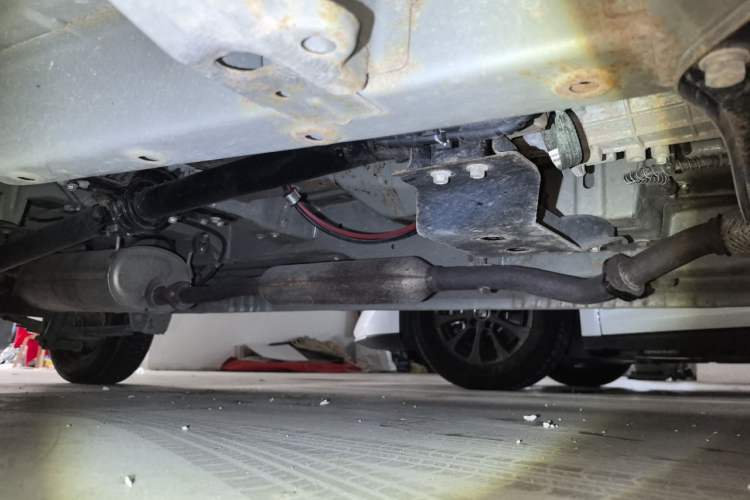 Used Wuling Hongguang V 2022 1.5L Jingqu Edition Enclosed-Window Vehicle with Hydraulic Power Steering LAR Chassis Front Right
