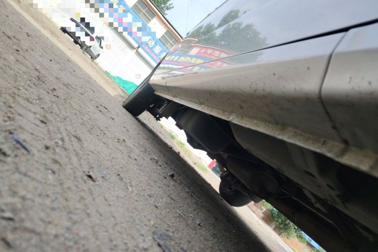 Used Wuling Hongguang V 2022 1.5L Jingqu Edition Enclosed-Window Vehicle with Electric Power Steering LAR Chassis Front Right