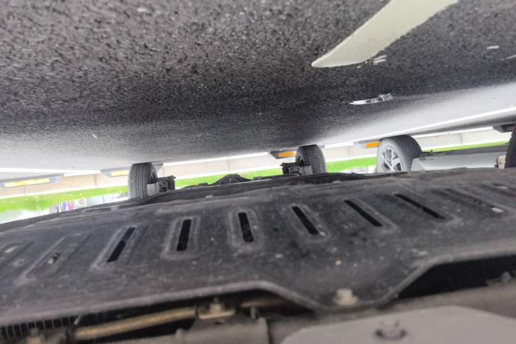 Used Wuling Hongguang V 2022 1.5L Jingqu Version Hydraulic Power Steering LAR Chassis Front