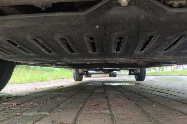 Used Wuling Hongguang V 2022 1.5L Jingqu Version Hydraulic Power Steering LAR Chassis Front