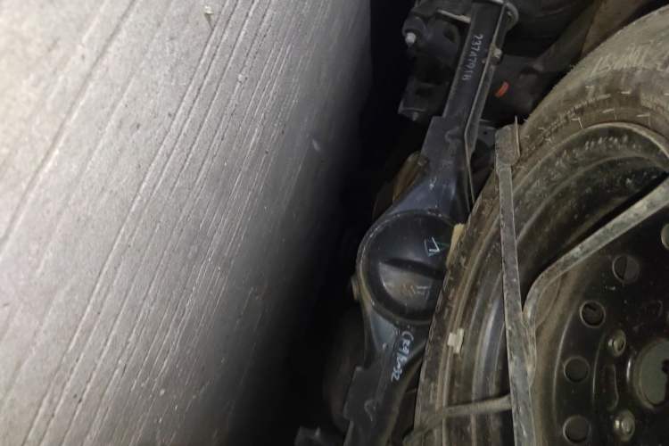 Used Wuling Hongguang V 2022 1.5L Jingqu Edition Electric-Assist LAR Chassis Rear