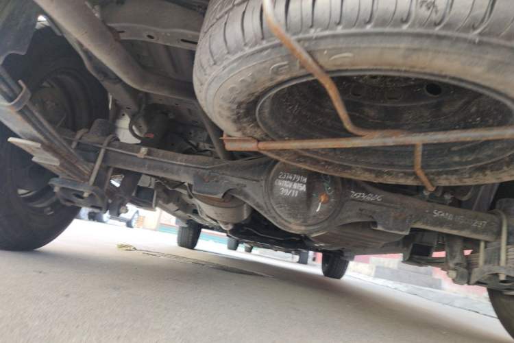 Used Wuling Hongguang V 2022 1.5L Jingqu Version Hydraulic Power Steering LAR Chassis Rear