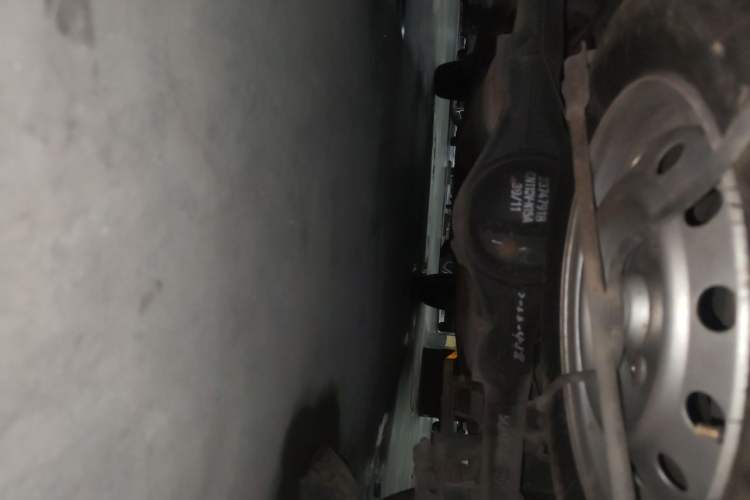Used Wuling Hongguang V 2022 1.5L Jingqu Edition Electric-Assist LAR Chassis Rear