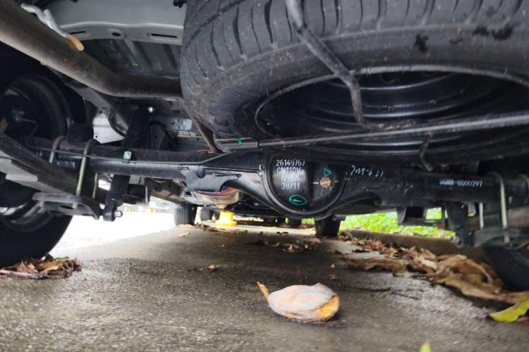 Used Wuling Hongguang V 2022 1.5L Jingqu Version Hydraulic Power Steering LAR Chassis Rear
