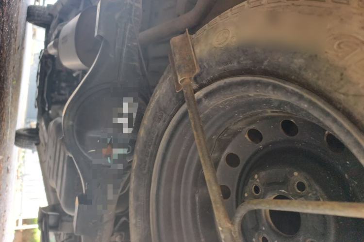 Used Wuling Hongguang V 2022 1.5L Jingqu Edition Enclosed-Window Vehicle with Electric Power Steering LAR Chassis Rear