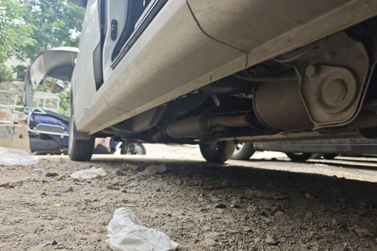 Used Wuling Hongguang V 2022 1.5L Jingqu Edition Electric-Assist LAR Chassis Rear Left