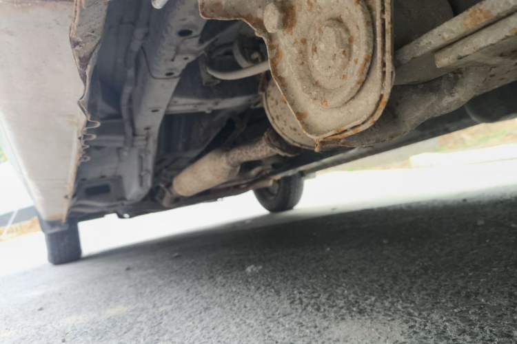 Used Wuling Hongguang V 2022 1.5L Jingqu Edition Enclosed-Window Vehicle with Hydraulic Power Steering LAR Chassis Rear Left
