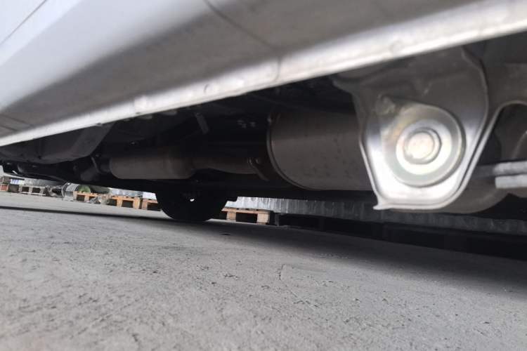 Used Wuling Hongguang V 2022 1.5L Jingqu Edition Electric-Assist LAR Chassis Rear Left