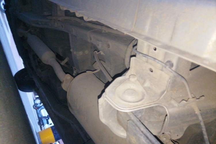 Used Wuling Hongguang V 2022 1.5L Jingqu Edition Enclosed-Window Vehicle with Hydraulic Power Steering LAR Chassis Rear Left