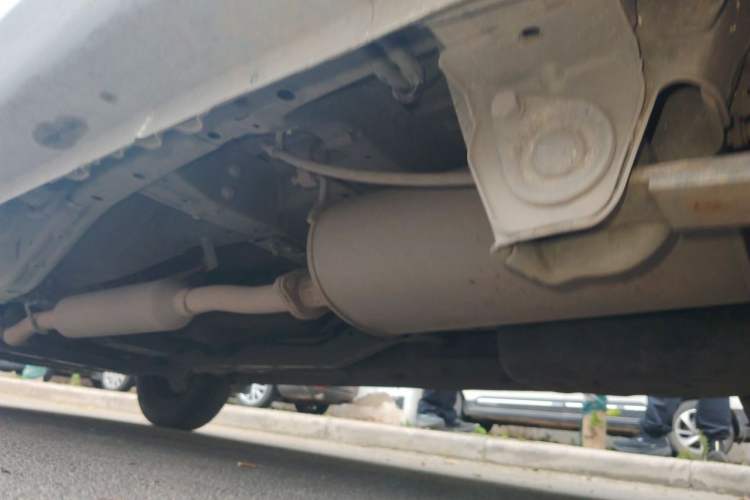Used Wuling Hongguang V 2022 1.5L Jingqu Edition Enclosed-Window Vehicle with Electric Power Steering LAR Chassis Rear Left