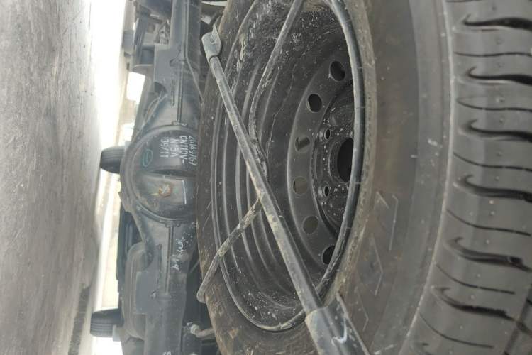 Used Wuling Hongguang V 2022 1.5L Jingqu Edition Electric-Assist LAR Chassis Rear