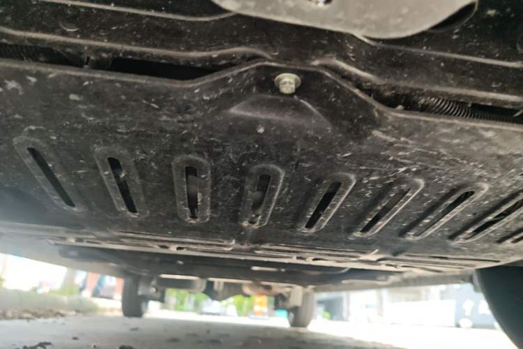 Used Wuling Hongguang V 2022 1.5L Jingqu Edition Electric-Assist LAR Chassis Rear