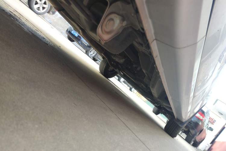 Used Wuling Hongguang V 2022 1.5L Jingqu Version Hydraulic Power Steering LAR Chassis Rear Right