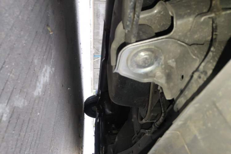 Used Wuling Hongguang V 2022 1.5L Jingqu Edition Electric-Assist LAR Chassis Rear Right