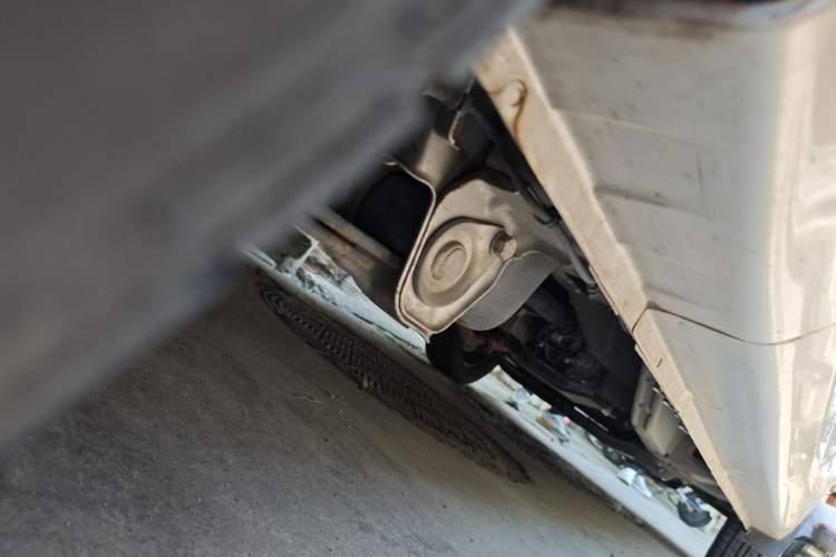 Used Wuling Hongguang V 2022 1.5L Jingqu Edition Electric-Assist LAR Chassis Rear Right