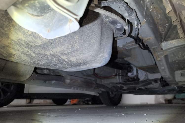 Used Wuling Hongguang V 2022 1.5L Jingqu Edition Enclosed-Window Vehicle with Hydraulic Power Steering LAR Chassis Rear Right