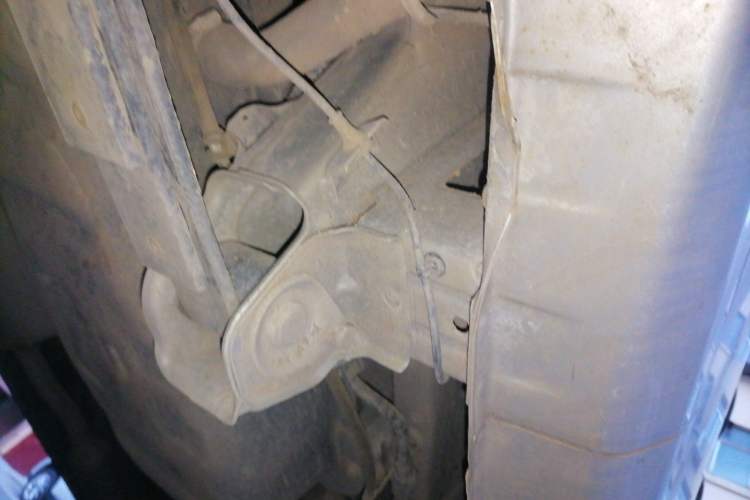 Used Wuling Hongguang V 2022 1.5L Jingqu Edition Enclosed-Window Vehicle with Hydraulic Power Steering LAR Chassis Rear Right