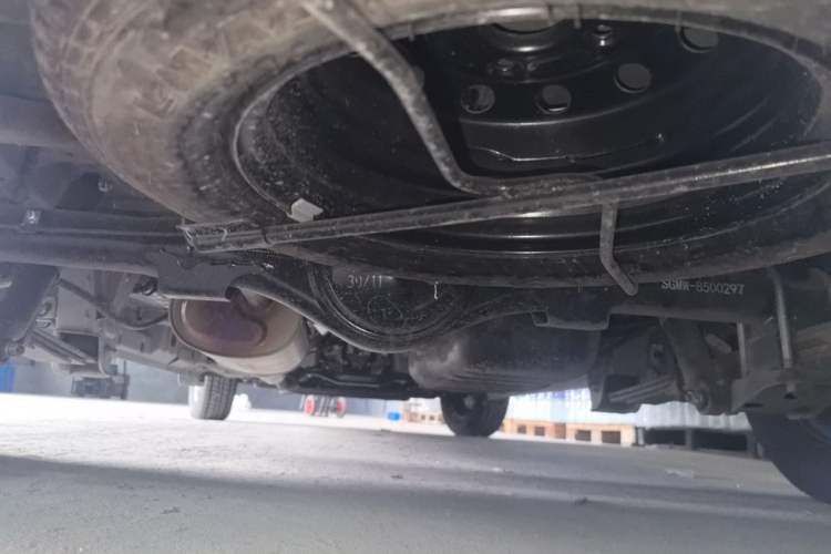 Used Wuling Hongguang V 2022 1.5L Jingqu Edition Electric-Assist LAR Chassis Rear