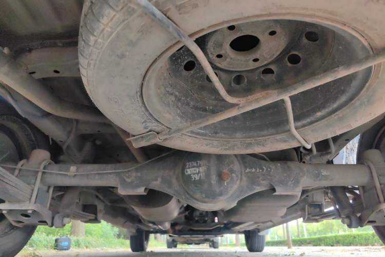 Used Wuling Hongguang V 2022 1.5L Jingqu Edition Enclosed-Window Vehicle with Hydraulic Power Steering LAR Chassis Rear