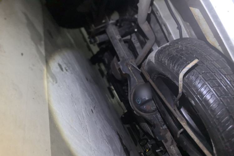 Used Wuling Hongguang V 2022 1.5L Jingqu Version Hydraulic Power Steering LAR Chassis Rear